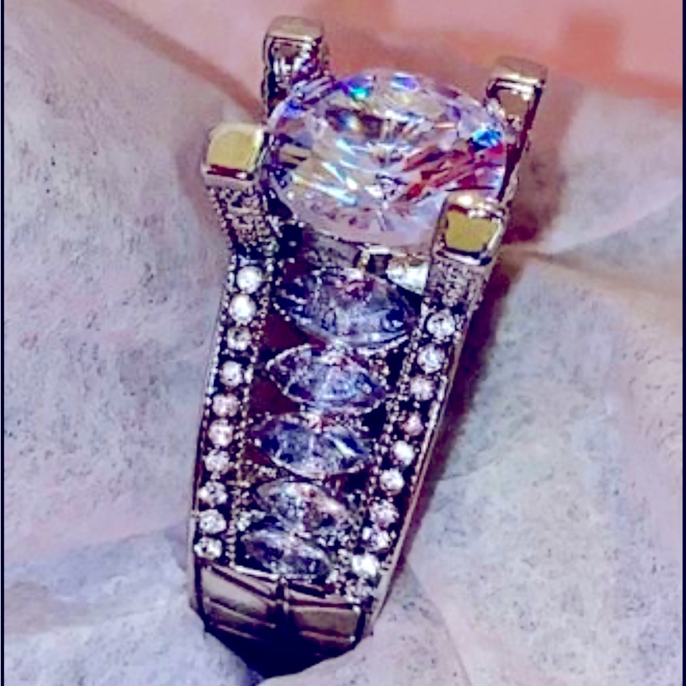💍Gorgeous 💎women’s Ring 💎💍
